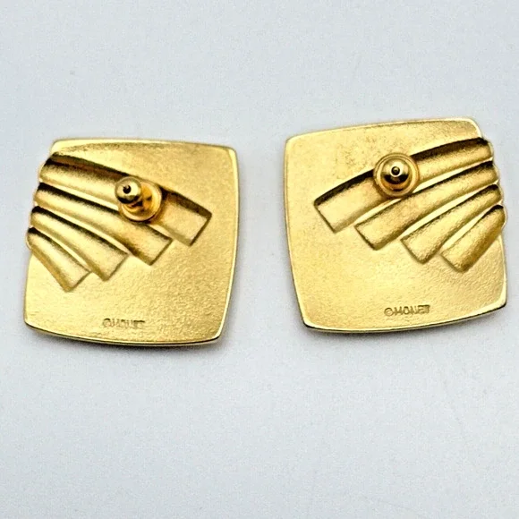 Vintage Monet Square Pierced Earrings Gold Tone Geometric Classic 80s Retro Bold - Picture 3 of 6